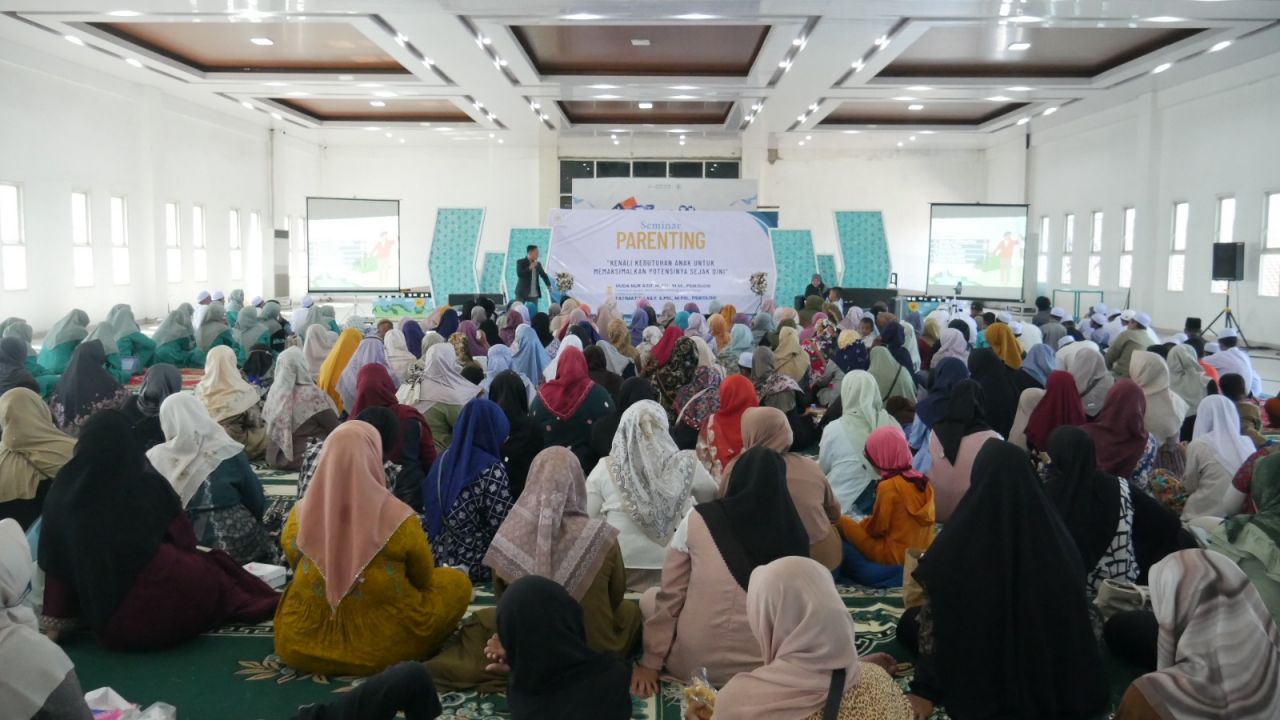 MI Al Fithrah Gelar Seminar Parenting Islami, Tanamkan Empati dan Pengelolaan Emosi Anak Sejak Dini