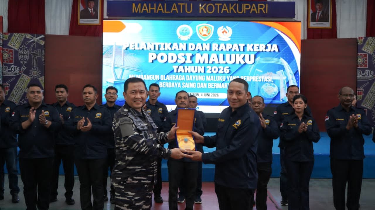 Wakasal Laksdya TNI Edwin Kukuhkan Pengurus PODSI Maluku, Target Kebangkitan Prestasi Dayung