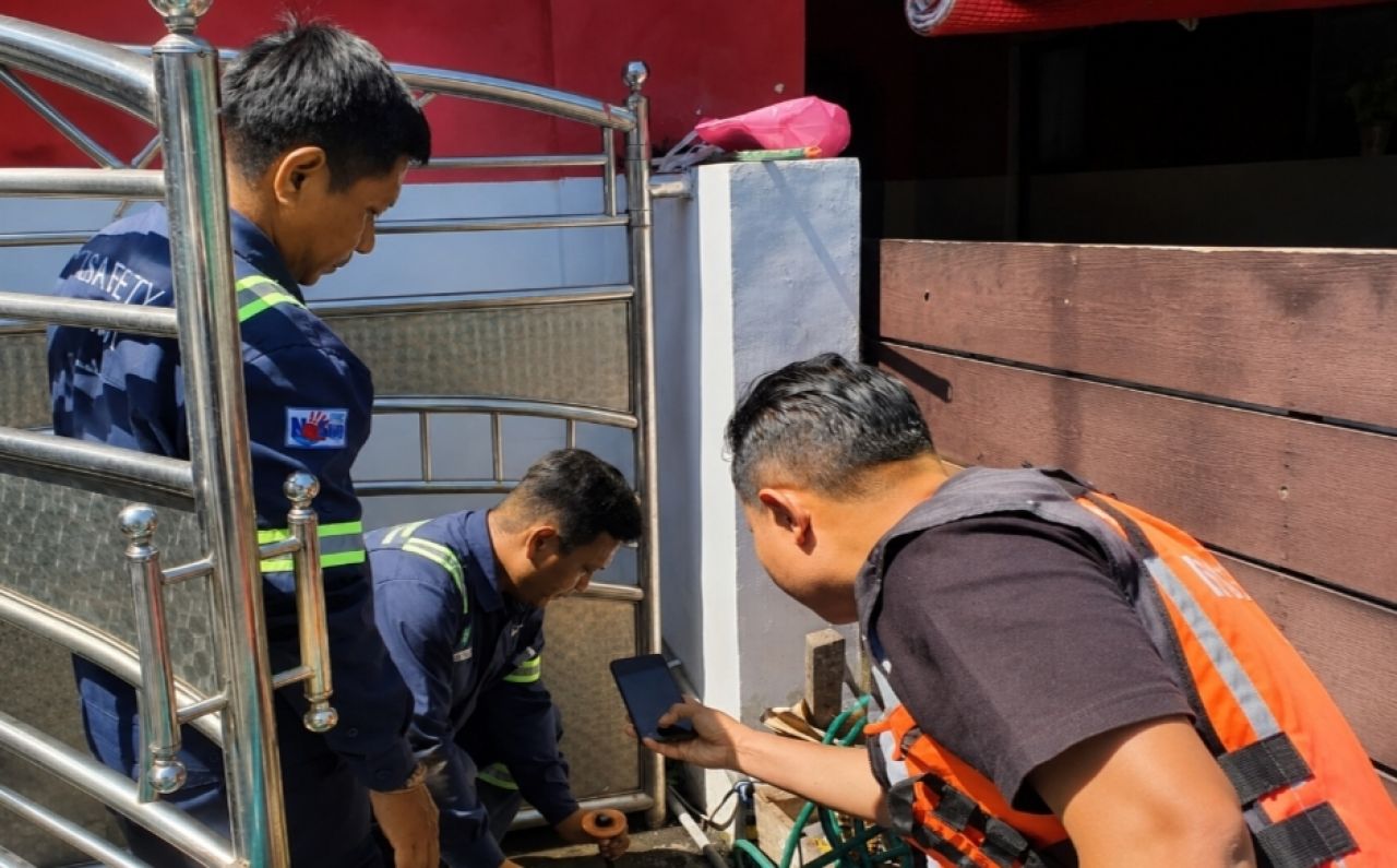PAM Surya Sembada Tertibkan Dugaan Sambungan Air Ilegal di Perak Barat