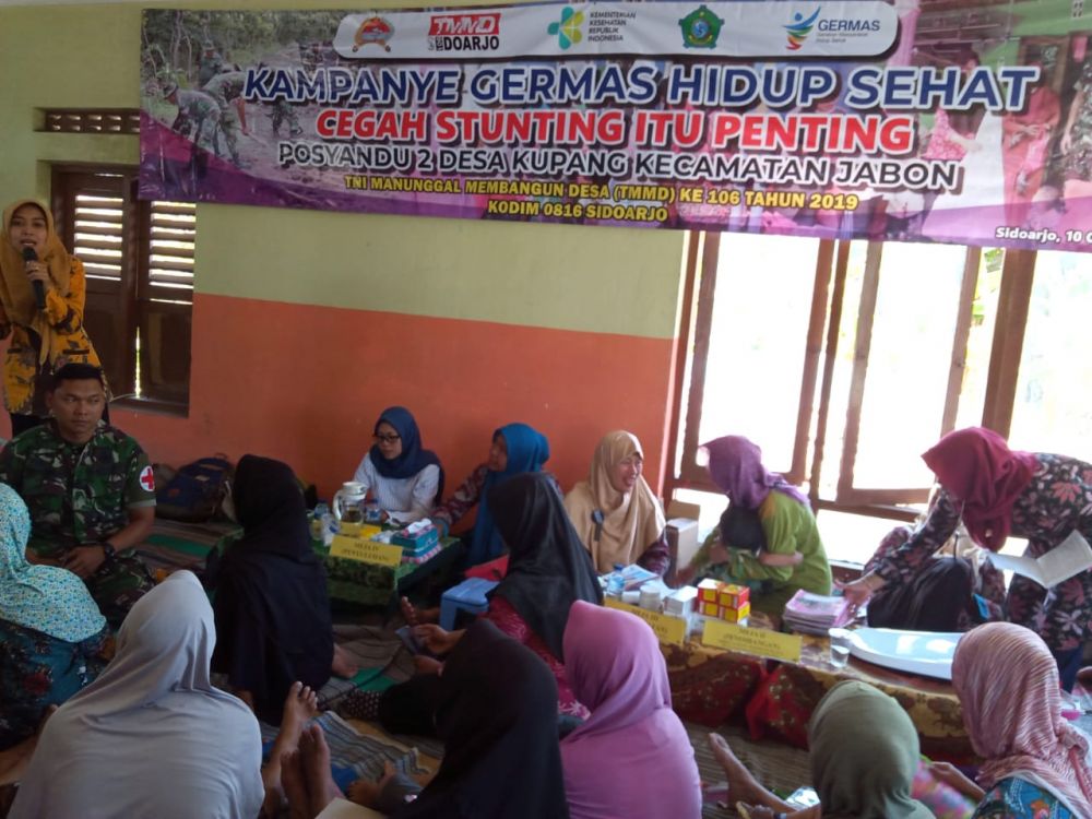 Dinkes Kabupaten Sidoarjo dan Personil Satgas TMMD ke 106 melaksanakan