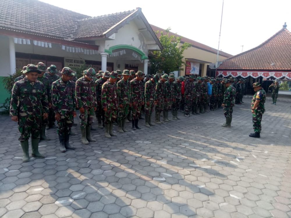 Dansatgas TMMD ke 106 melaksanakan apel pagi sebelum kerja.