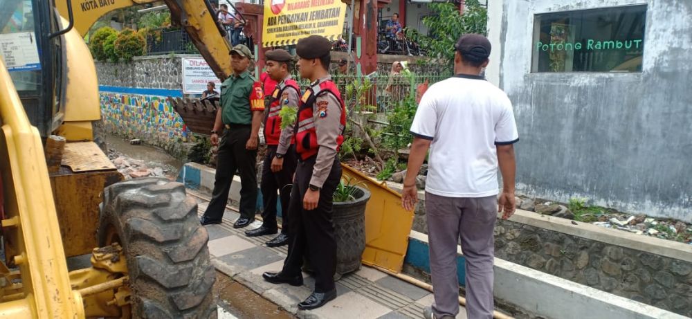Sat Sabhara Polres Batu Laksanakan Patroli Tanggap Bencana Alam
