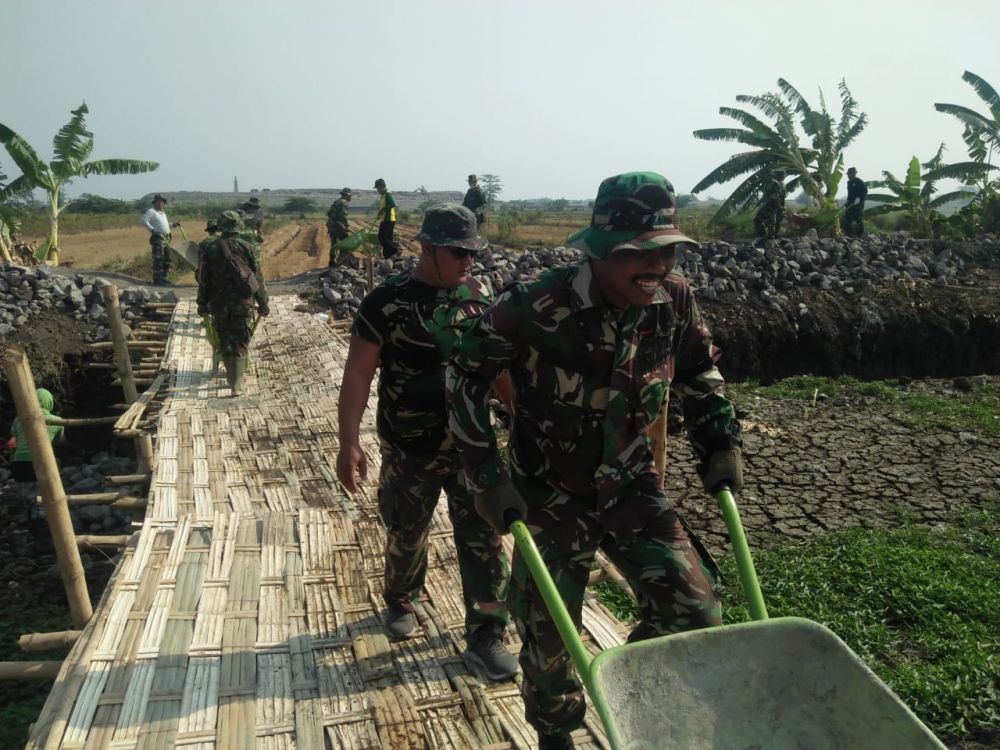 Kerja Keras Menjelang Berakhirnya TMMD ke 106 Kodim Sidoarjo 