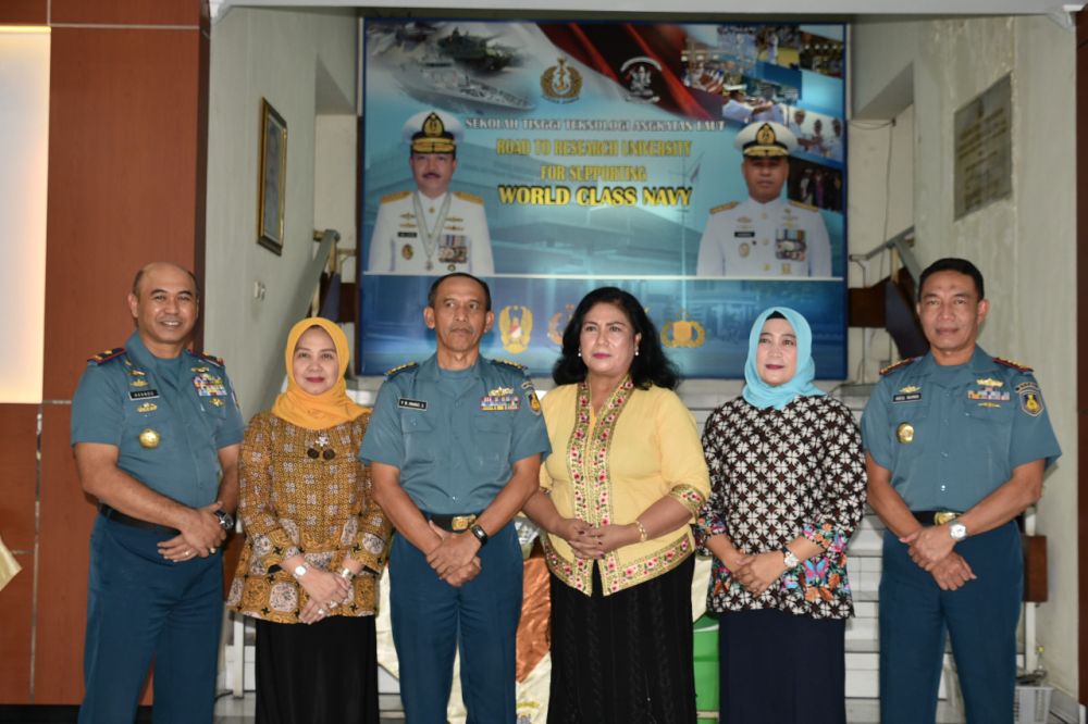 Komandan STTAL Melepas  Kolonel Laut (T) Y. B.  Anang Suhardianto, SM
