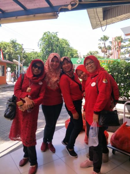 Perempuan LIRA Jatim Berbagi Nasi Bungkus Tiap Jumat