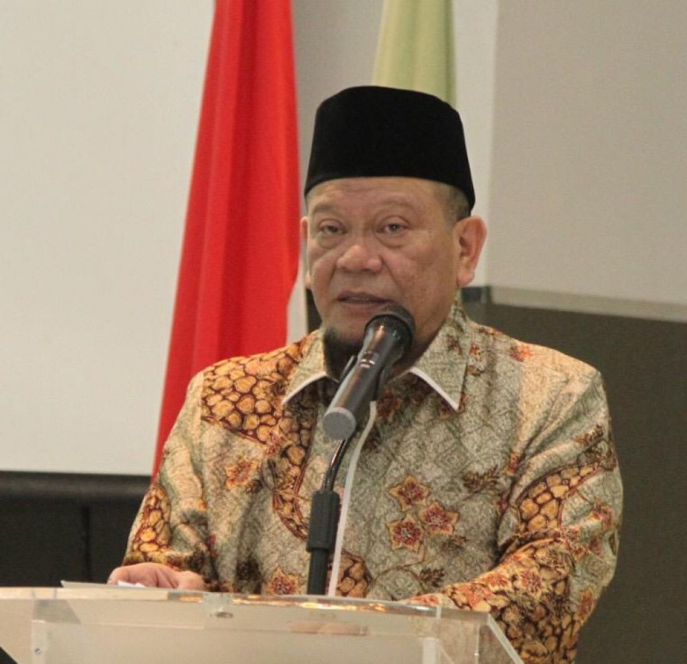 LaNyalla saat mengisi Orasi Ilmiah dalam acara pengukuhan Prof. Dr. Drs. H. Abdul Muis Tabrani, MM sebagai Guru Besar bidang Ilmu Pendidikan.