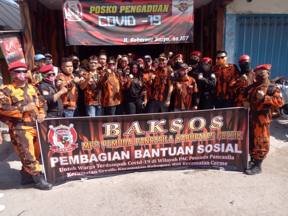 Dampak Covid-19, MPC Pemuda Pancasila Kab. Gresik Bagi Sembako