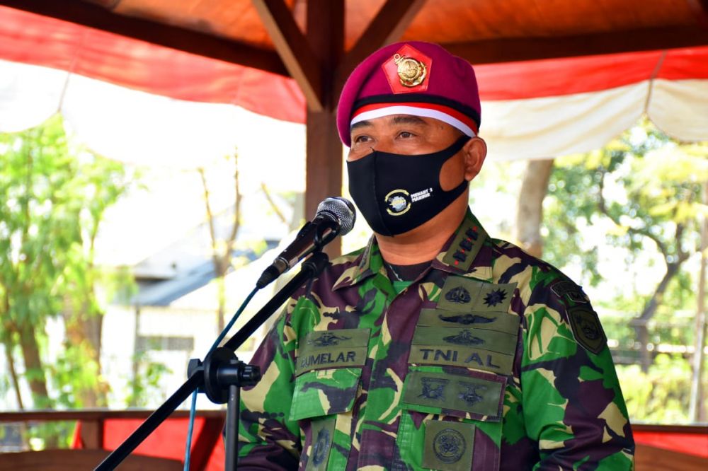 DANMENART 2 MARINIR PIMPIN UPACARA DIRGAHAYU  KE-75 KEMERDEKAAN RI 