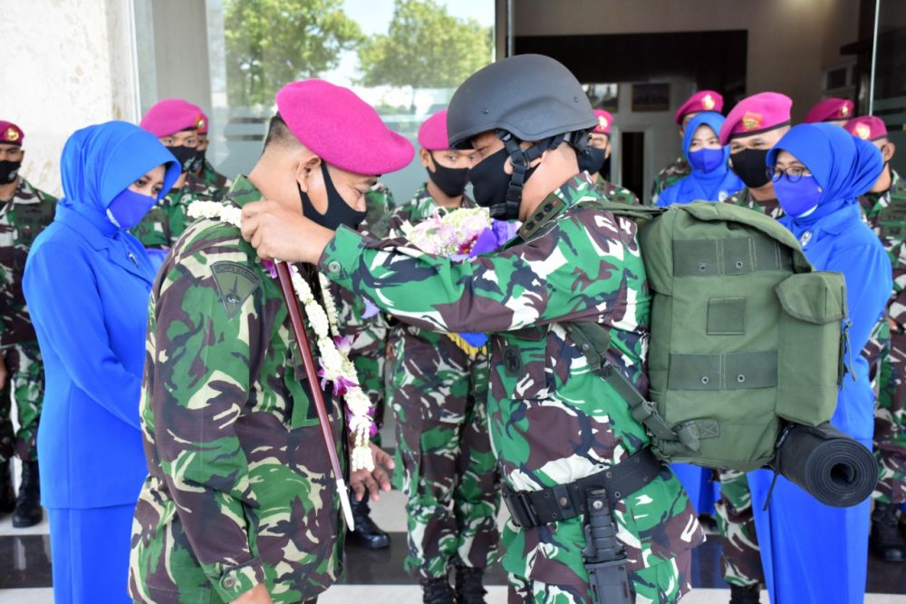 Prajurit Menart 2 Marinir Gelar Tradisi Farewell Lepas Sambut Komandan