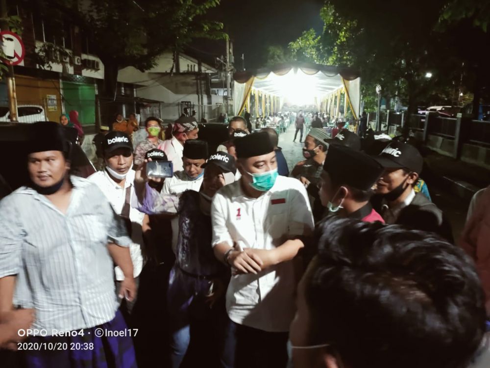 Sambutan yang akrab saat Eri Cahyadi hadir di acara Blateran Madura Surabaya