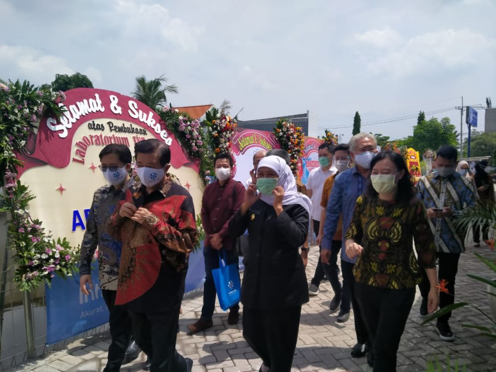 Gubernur Jatim Tinjau Lab Intibios Untuk Testing Tracking COVID-19 