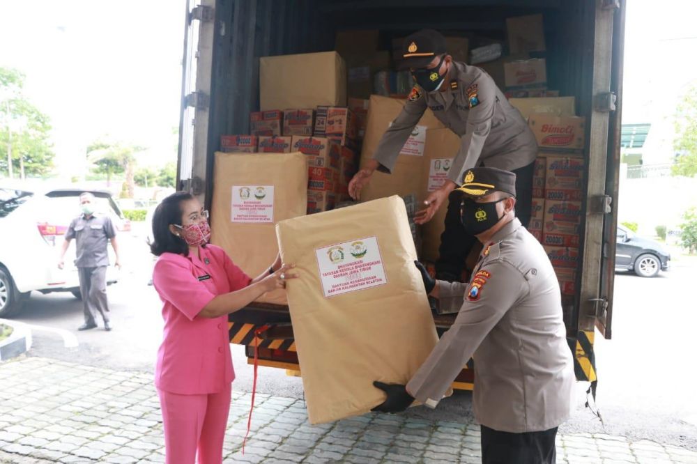 Polda Jatim Kirim Bansos Untuk Korban Banjir Kalsel, Gempa Bumi Sulbar