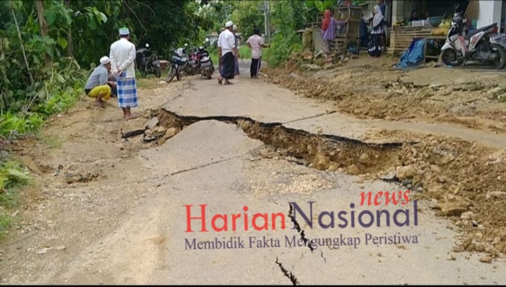 Jalan Penghubung Kec. Sokobanah - Karangpenang Sampang Amblas