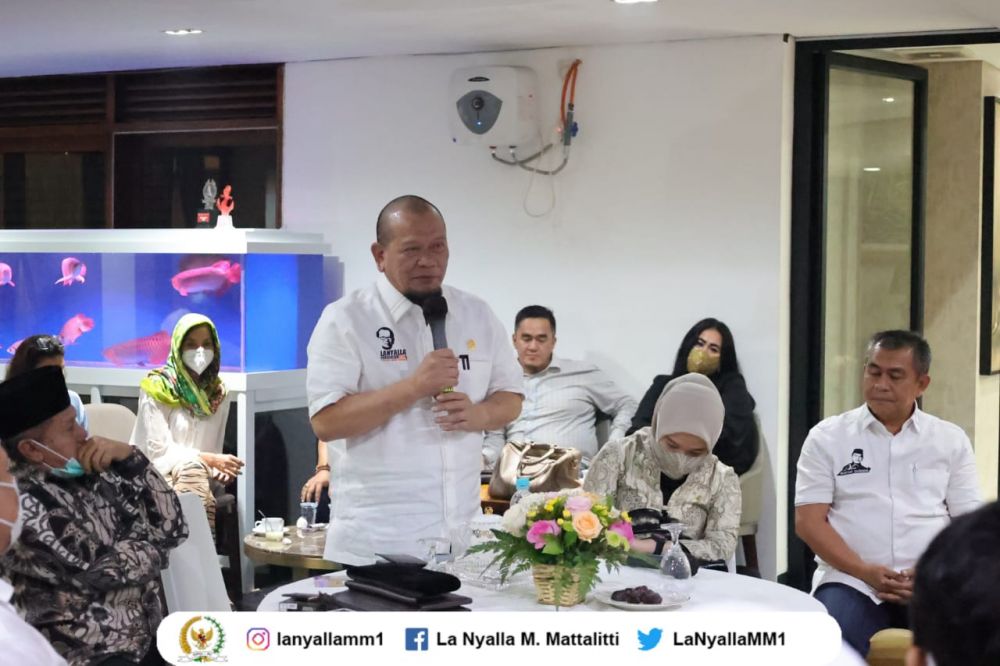 Ketua DPD RI bersilaturahmi dengan rombongan Komunitas BARA JP (Barisan Relawan Jokowi Presiden) yang bertempat di rumah dinas Denpasar Raya, Jakarta, Kamis 6 Mei 2021