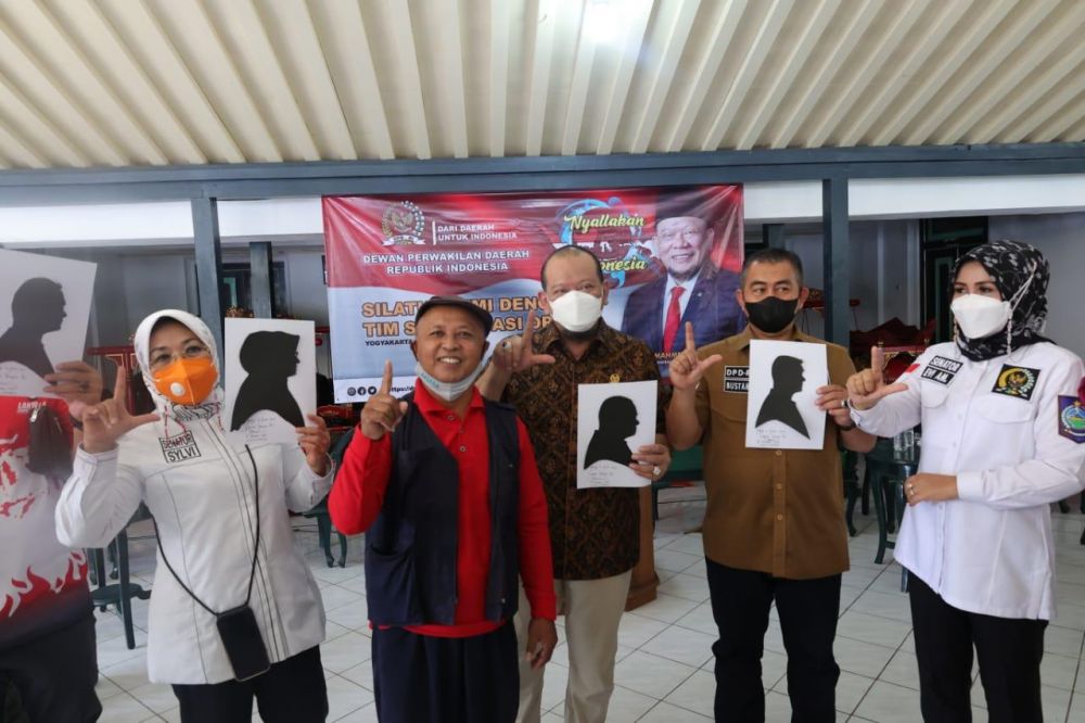 Siluet Wajah, Tanda Cinta Guru Honorer untuk LaNyalla 
