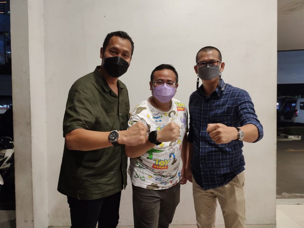 Bertemunya 3 tokoh KNPI yaitu Ketua Umum Kongres XVI Lombok NTB Raden Andreas Nandiwardhana, (tengah) KNPI kubu Mustahuddin (kanan) dan Ketua Umum KNPI kubu Noer Fajrieansyah (kiri) di gedung Komite Nasional Pemuda Indonesia (KNPI) Jalan Rasuna Said, Jaka