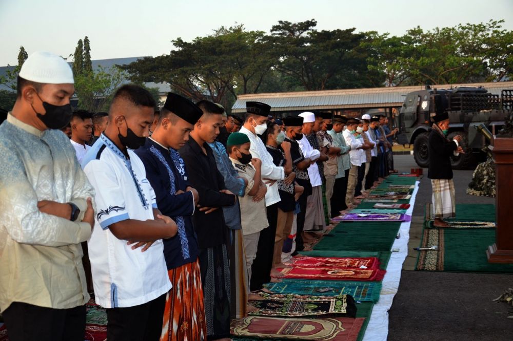 Prajurit Marinir Karangpilang Gelar Sholat Idul Adha 1443 H