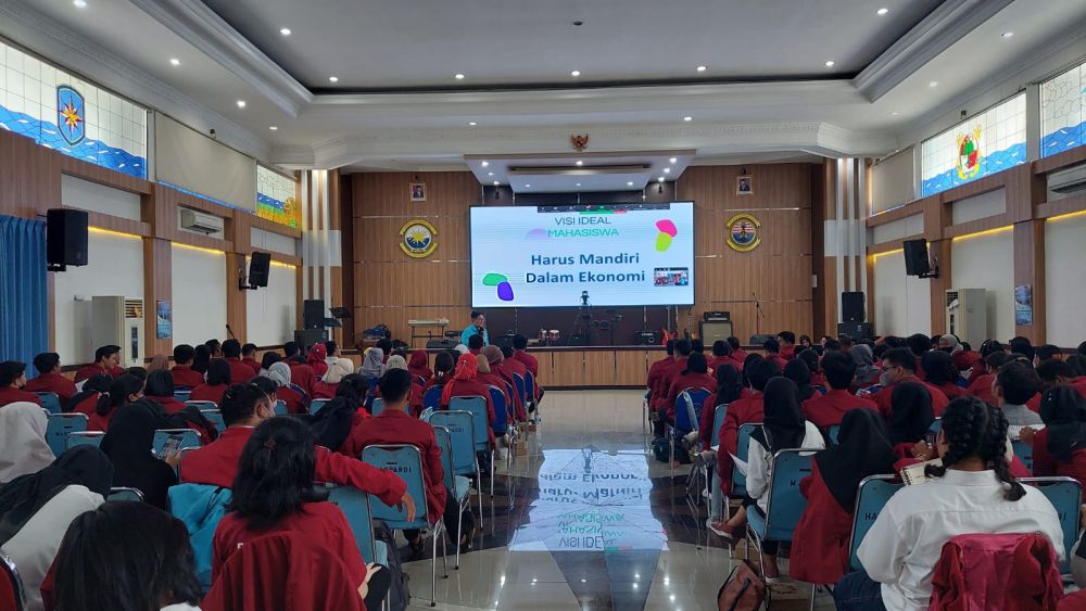 Ketum KNPI Ilyas Indra saat menjadi pemateri Bela Negara Pemuda di Pangkalan TNI Angkatan Laut V Surabaya, jelang peringatan HUT RI ke-77, Selasa (16/8/2022).