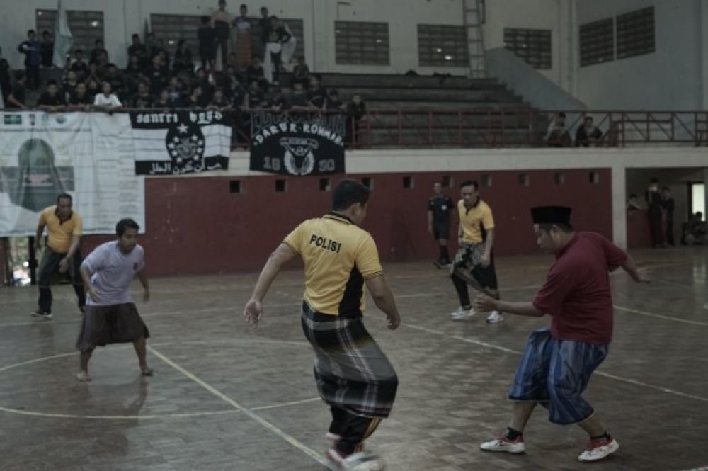 Final Kejuaraan Futsal Antar Ponpes Dihibur Eksebisi Futsal Polisi vs Pengasuh Pondok