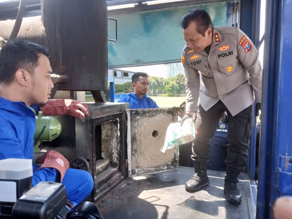 Operasi Tumpas Narkoba, Polda Jatim Musnahkan Sabu dan Pil Ekstasi Bernilai 120 miliar