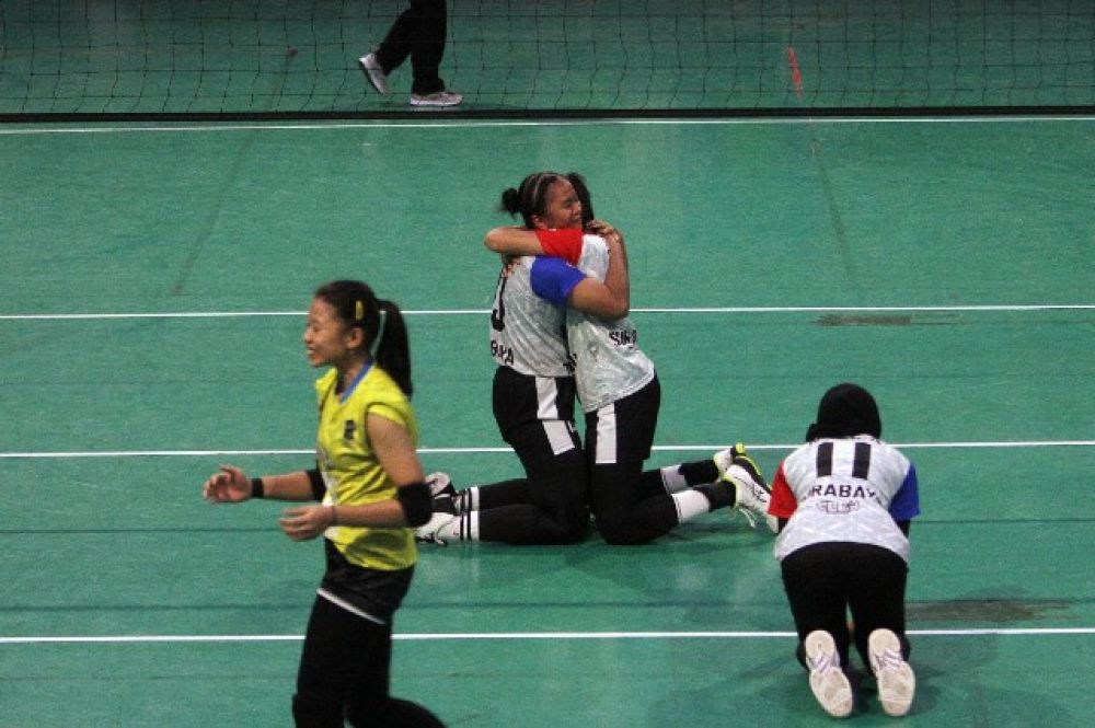 Tim Voli Putra Sidoarjo Raih Emas, Tim Voli Putri Surabaya Pertahankan Gelar Tekuk Gresik 3-1