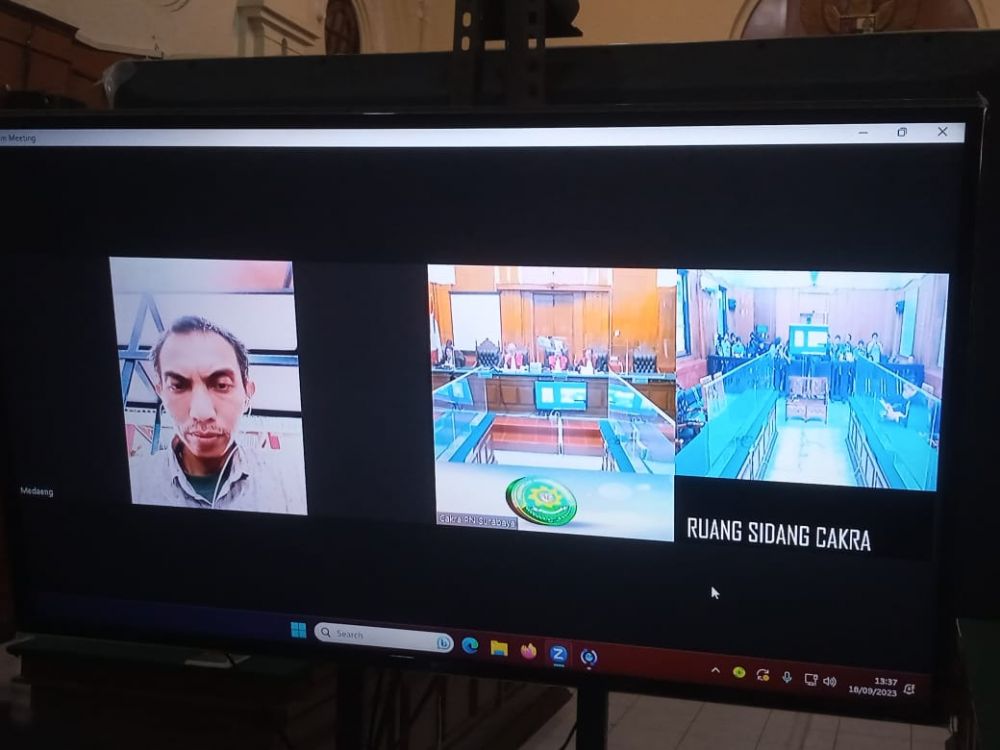 Susanto Saat Jalani Sidang di Ruang Sidang Cakra PN Surabaya.