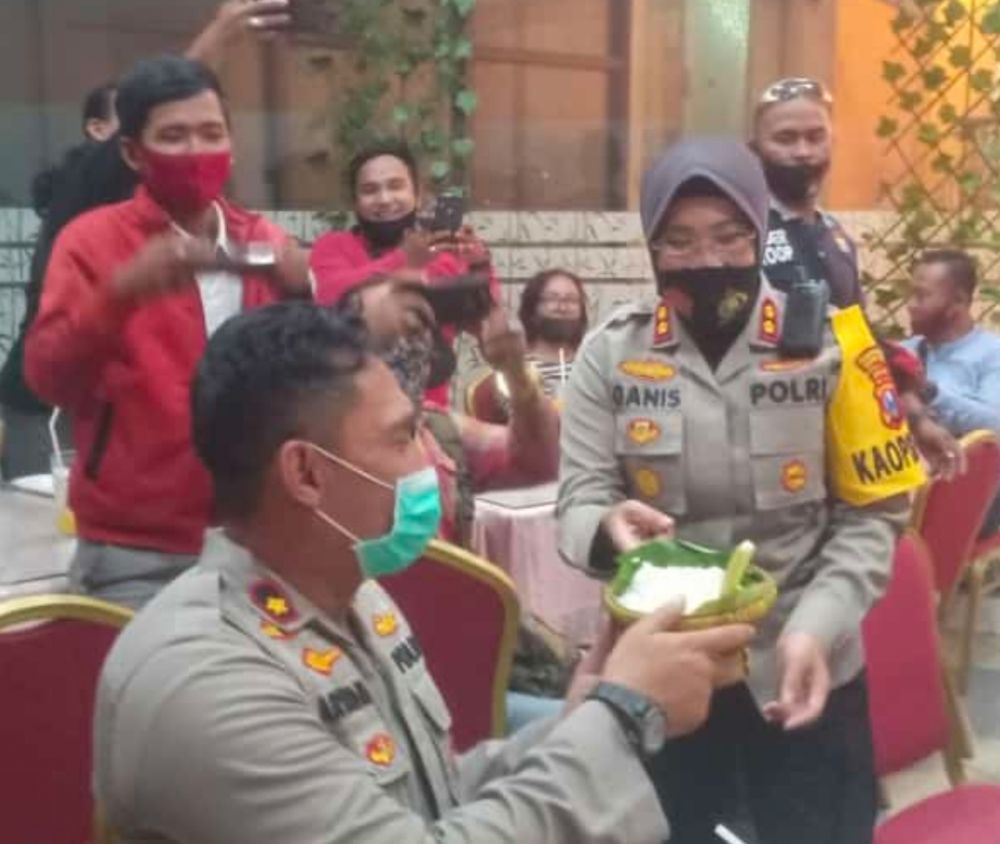 Kapolres Tanjung Perak Bersama Wartawan Diskusi Jatim Bermasker