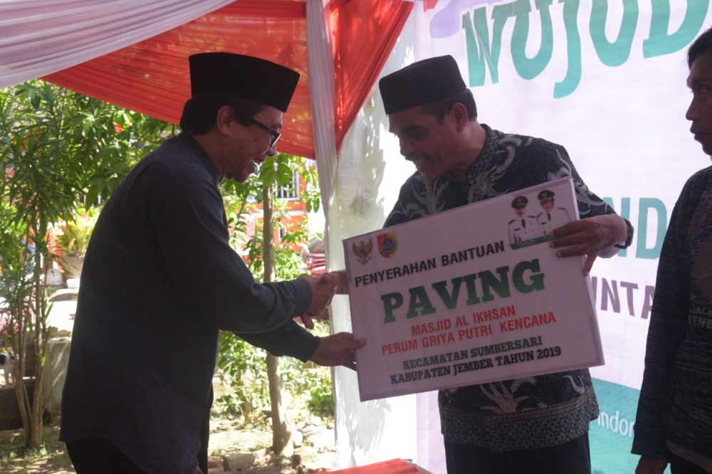 Wakil Bupati Jember Bagikan KIS di Kelurahan Kebonsari