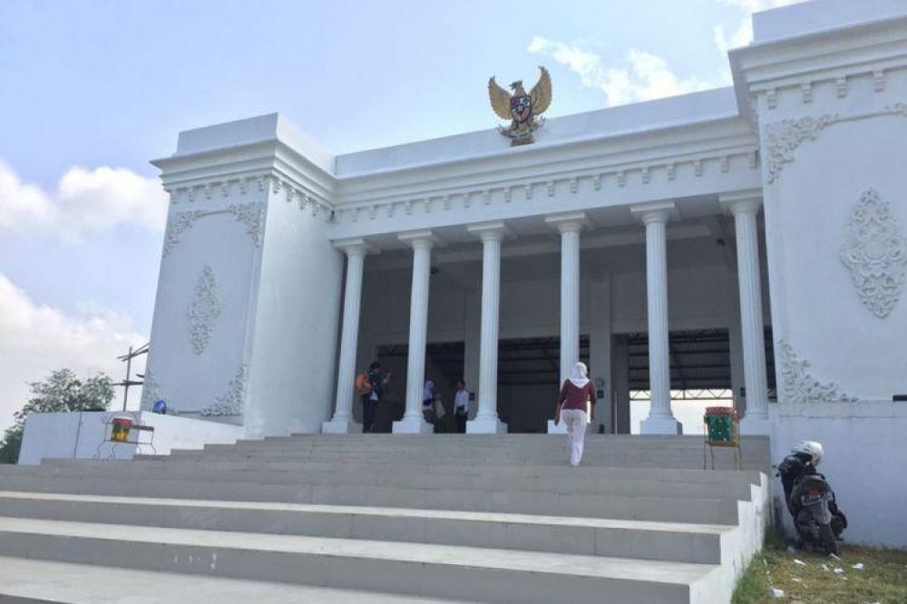Ketua DPD Kritik Penggunaan Dana Desa, Bangun Kantor Desa Mirip Istana