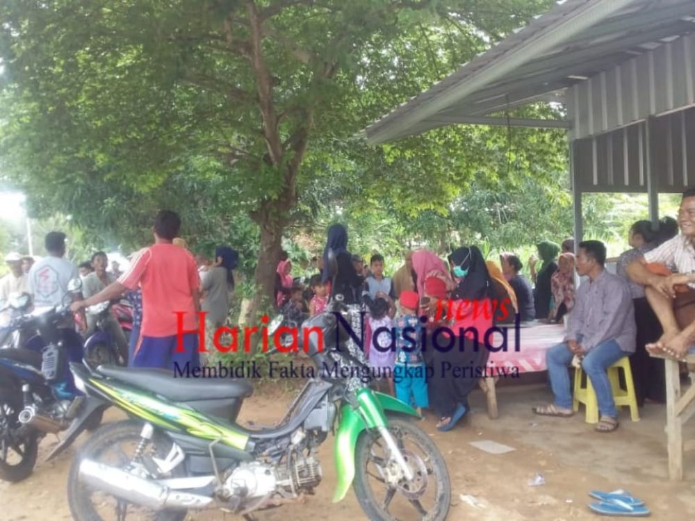 Kartu ATM PKH Di Tahan, Warga Gruduk Rumah Oknum Aparat Desa Sukobanah