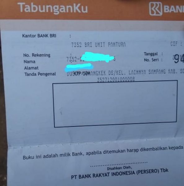 Warga Sokobanah Daya Kunjungi Bank BRI Cetak Buku Tabungan Bantuan PKH