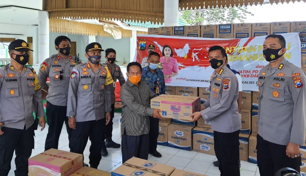 Bantuan Polda Jatim dan PD Bhayangkari Jatim Diterima Bupati Majene