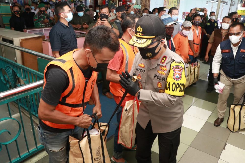 Forkopimda Jatim, Bagikan 25 Ribu Masker Pengunjung, Pedagang di PGS