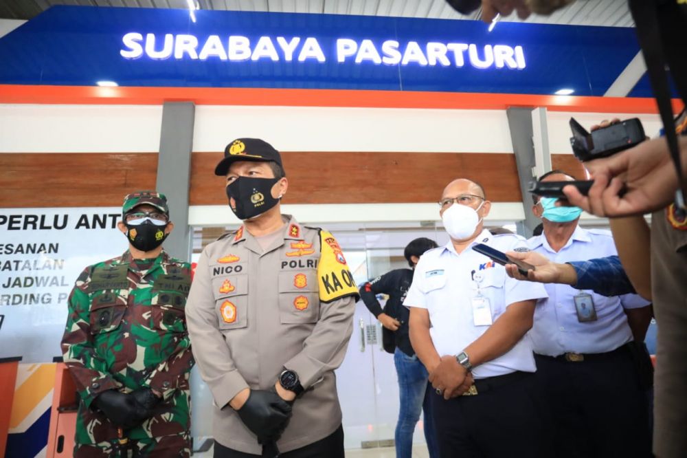 Kapolda Dan Pangdam Lakukan Pengecekan Prokes Di Stasiun KA Pasar Turi
