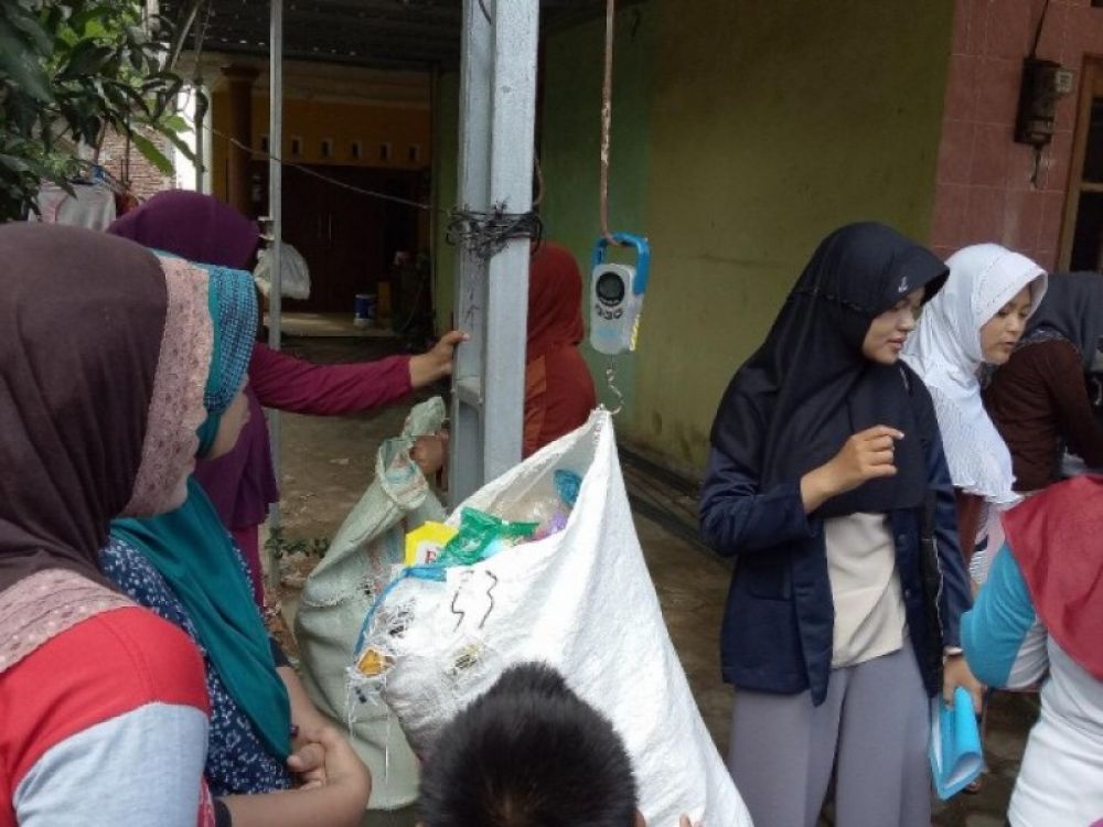 Pengolahan Sampah Terpadu Di Desa Gambirono Jember