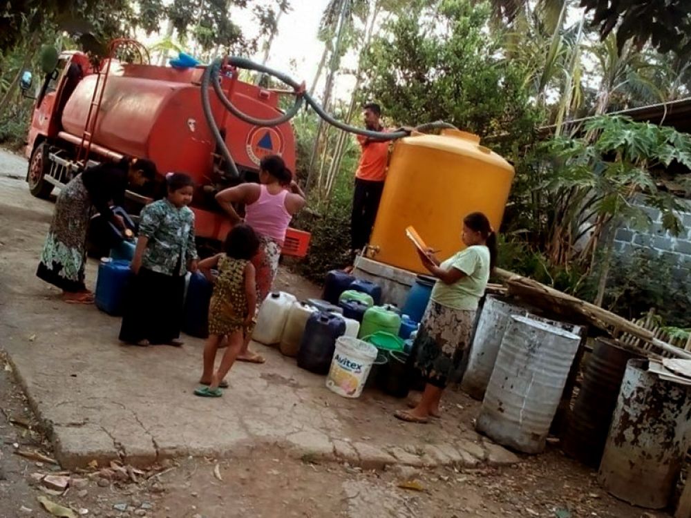  Kesulitan Air Bersih Melanda Sejumlah Wilayah di Kabupaten Lumajang 