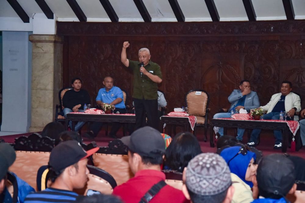 Bupati Malang dan Aremania Jagongan Bareng di Pendopo Agung
