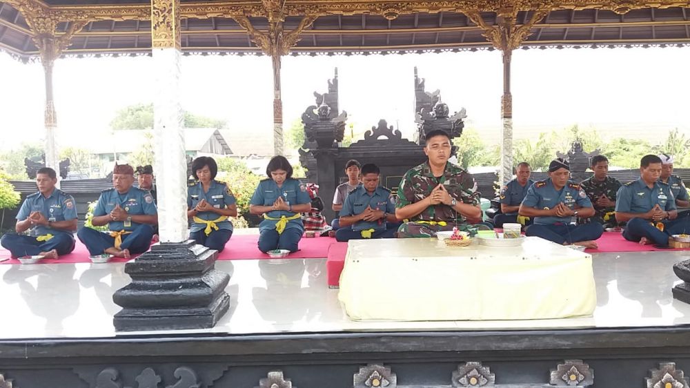 Jelang Pergantian Tahun, Prajurit Lantamal V Ikuti Doa Bersama