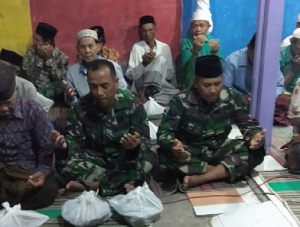Bangun Komunikasi Dengan Warga Satgas TMMD Ikuti Acara Tahlilan